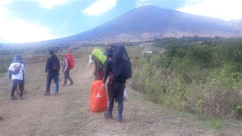 Alasan Cuaca Ekstrim Di Pulau Lombok BTNGR Tutup Pendakian Gunung