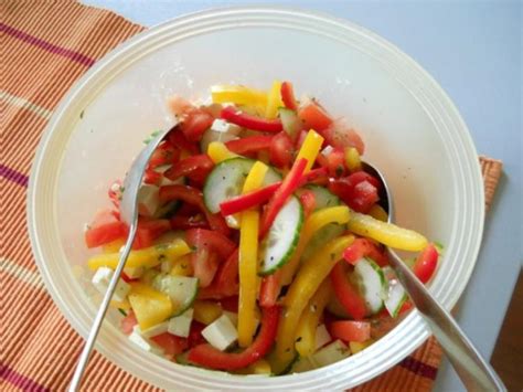 Bunter Salat Mit Paprika Und Gurke Rezept Kochbar De