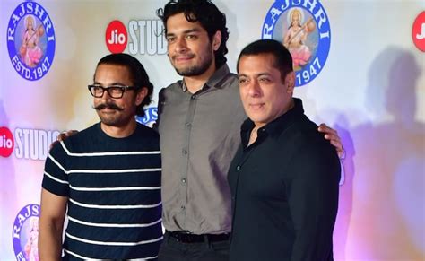 Viral: A Blockbuster Salman Khan-Aamir Khan Hug. Special Appearance By Junaid