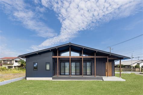 明るく開放的な勾配天井の平屋 大貫ハウス