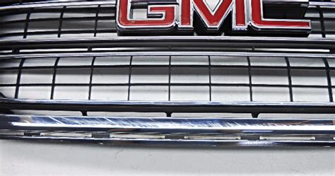 OEM GMC Yukon SLE SLT Front Grille Chrome Scratches On Chrome Alpha