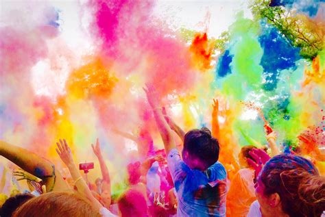 Footing Multicolore Solidaire Pour Prendre Des Couleurs Dans Les Rues