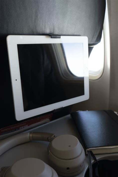 Review Airmate Tablet A Smart Way To Use Your Tablet On Flights