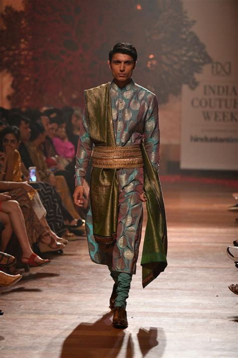 Tarun Tahiliani Brings Spring To The Ramp At 2019 Fdci India Couture