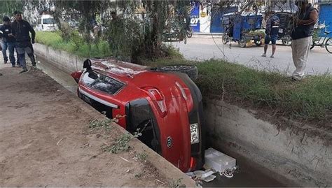 Camioneta Se Despista Y Cae A Una Acequia VIDEO EDICION CORREO