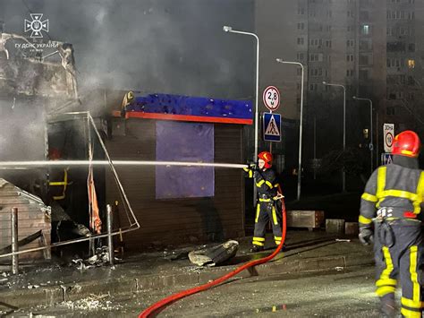У Києві біля станції метро «Лук’янівська» згоріли кіоски: фото ...