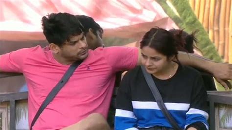 Bigg Boss 13 Siddharth Shukla And Shehnaaz Gill Doze Off Holding Hands Gill Gives An