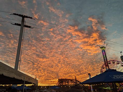 Sunset at the Puyallup fair. : r/Seattle