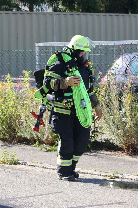 Fotos Gro Alarm F R Feuerwehren Nach Autowerkstatt Brand In Ampfing Am