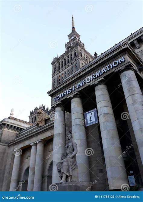 Palacio De La Cultura Y De La Ciencia En Varsovia Foto De Archivo