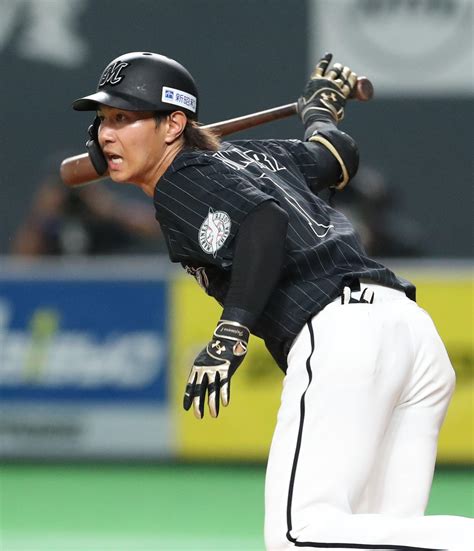 【ロッテ】藤原恭大「1球で仕留める」昇格後ファーストスイングは右翼ポール際へ強烈なファウル プロ野球写真ニュース 日刊スポーツ