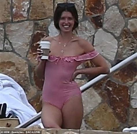 Celebrities En Bikini P Gina Abroparaguas