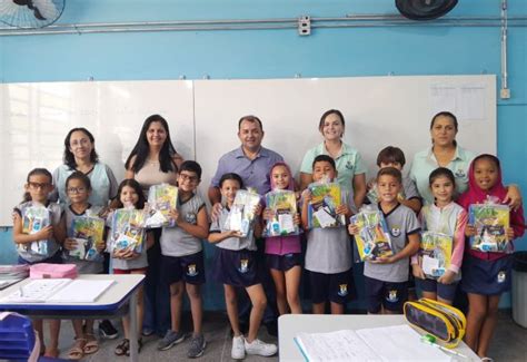 Notícia Entrega Do Kit Escolar Aos Alunos Da Rede Municipal De Ensino