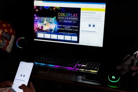 Foto Juta Orang Ikut War Tiket Konser Coldplay Mei