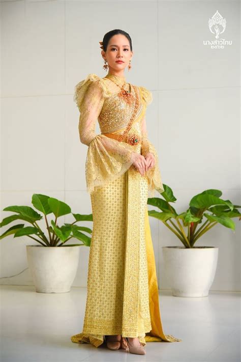 The Chut Thai Siwalai Traditional Dresses Thai Traditional Dress