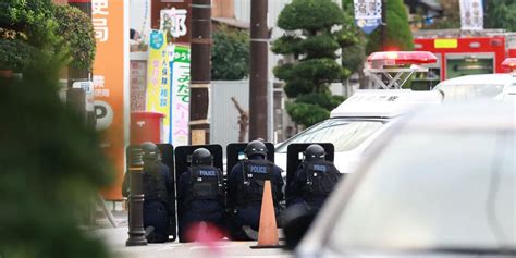 Japon Prise Dotages Dans Un Bureau De Poste Un Homme