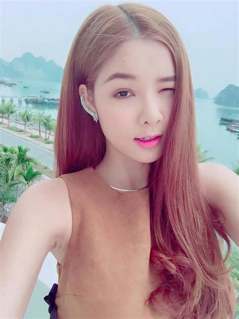 Bạn có biết tên thật của các cô nàng hot girl đình đám này không