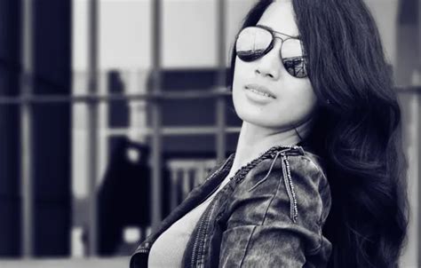 Скачать обои sexy brunette glasses раздел стиль в разрешении 1920x1080