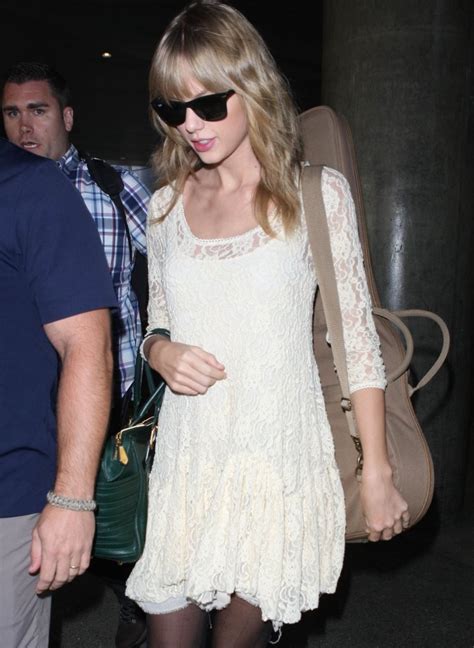 Taylor Swift Lax Airport 2 Sawfirst Hot Celebrity Pictures