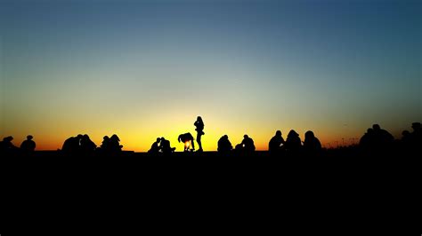 People Silhouette and the Sunset 22522536 Stock Video at Vecteezy