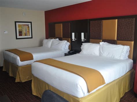 Hotels in Greensburg, PA | Holiday Inn Express & Suites Greensburg