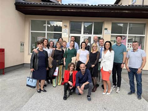 PRVA RATNA GENERACIJA GIMNAZIJE PROSLAVILA 26 GODINA MATURE Radio Olovo