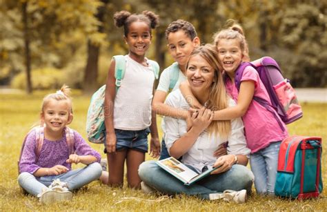 Enfants D Ok Son Heure Pour Le Dessin Photo Stock Image Du Enfance