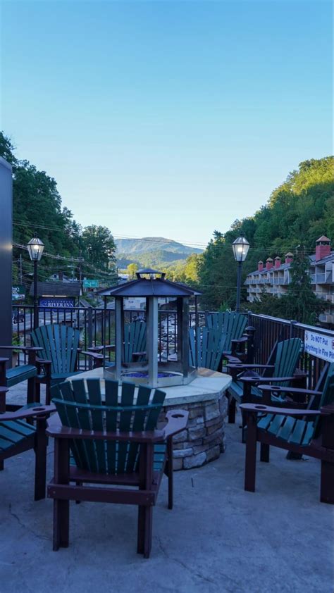 Your Guide To The Gatlinburg Strip For The Holidays