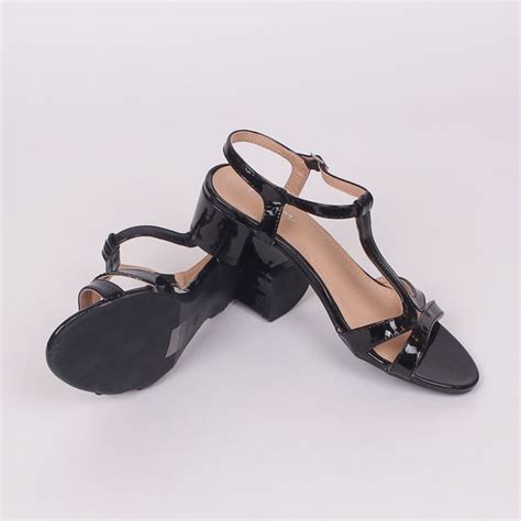 Стилни черни лачени сандали с широк ток | Shoes, Sandals, Fashion