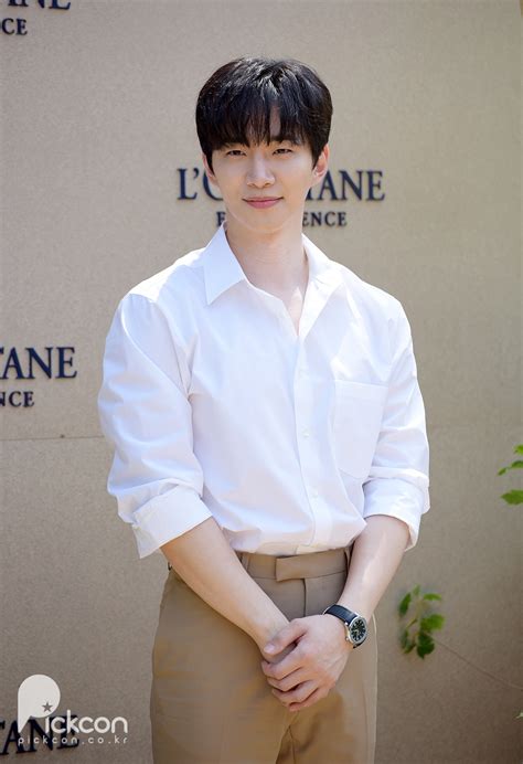 2pm 이준호 볼하트 빼고 자신있는 하트 포즈 포토 Pickcon