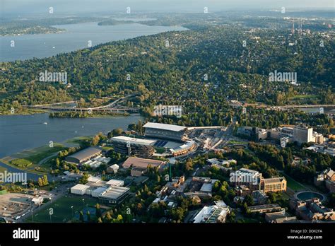 Husky Stadium Lake View Hi Res Stock Photography And Images Alamy