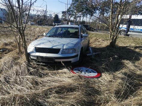 Na Pany Kierowca Ucieka Przed Policjantami A Wyl Dowa Na Poboczu W