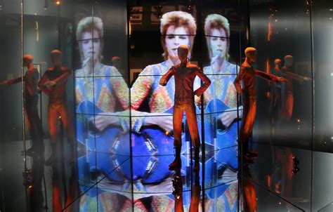 Ausstellung Im Martin Gropius Bau David Bowie Ausstellung In Berlin