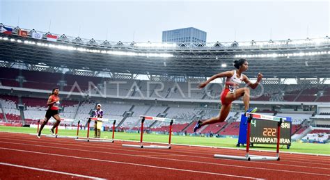 Lari Gawang Putri Antara Foto