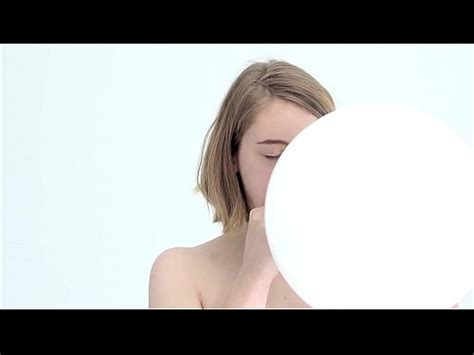 Joven Loca Soplando Y Haciendo Estallar Su Primer Globo Xvideos