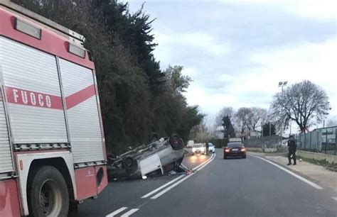 Brutto Incidente Sull Appia Tra Velletri E Genzano Fiat Punto Si