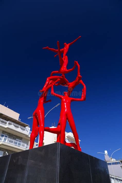 Escultura Moderna Con Figuras Humanas Rojas En Alexandroupoli Grecia