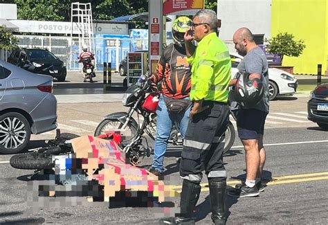 V Deo Motociclista Tem A Cabe A Esmagada Por Nibus Durante Acidente