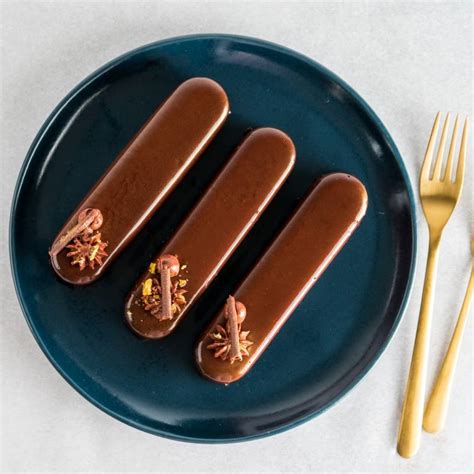 Cocoa And Pecan Bundt Cakes Dezaan