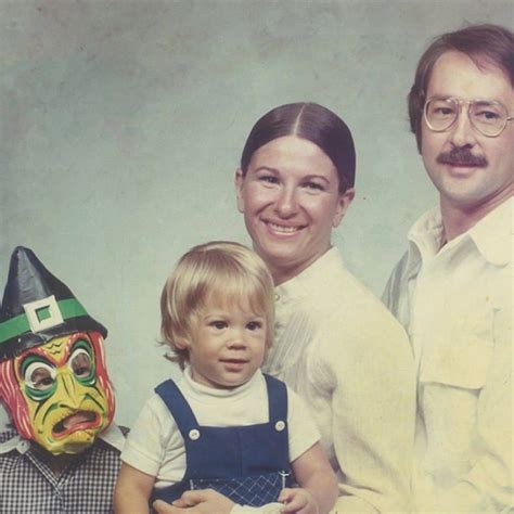 Hilariously Cringe Family Photos That Remind Us All Families Are Weird ...