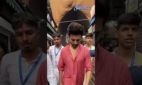 Kartik Aaryan Visits Lalbaugcha Raja In Mumbai Bollywood Ganesh