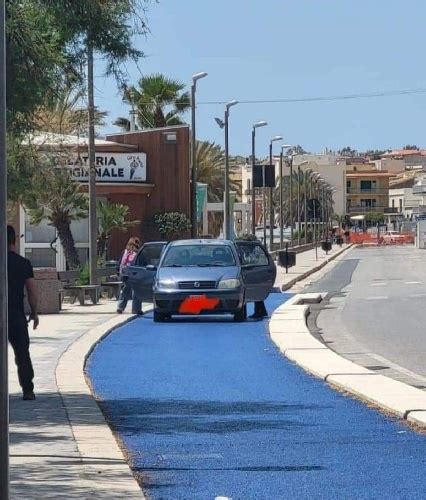 Marina Di Ragusa Pista Ciclabile Scambiata Per Strisce Blu Foto Ragusa