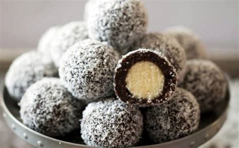 Домашние конфеты с кокосовой стружкой, печеньем и ромом рецепт с фото ...