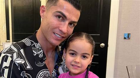 Cristiano Ronaldo Celebra Anivers Rio Da Filha Alana Martina Jogo Da