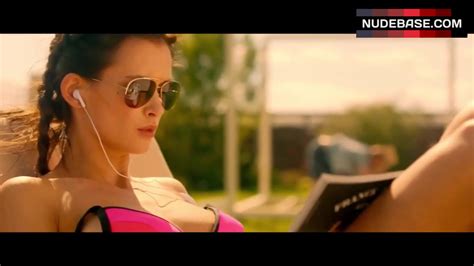 Paulina Andreeva Bikini Scene Sarancha Nudebase
