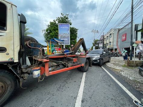 Foto Kecelakaan Beruntun Di Jalan Jenderal Sudirman Bandar Lampung