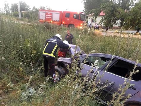 Son Dakika Haberi Otomobil Arampole Devrildi Yaral Haberler