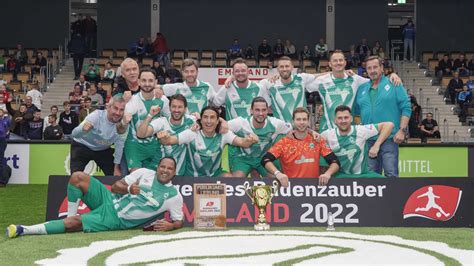 Dank Ailton Werder Bremen Traditions Team Gewinnt Budenzauber