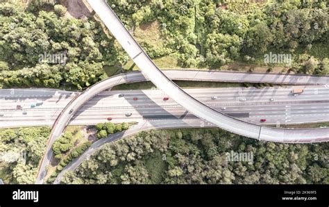 Vue A Rienne Directement Au Dessus D Une Autoroute Six Voies Vue De