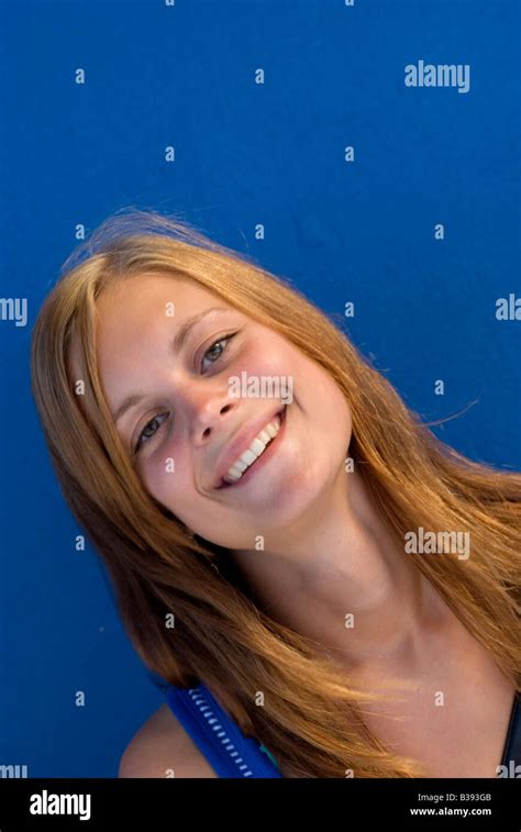 Fille suédoise blonde Banque de photographies et dimages à haute résolution Alamy